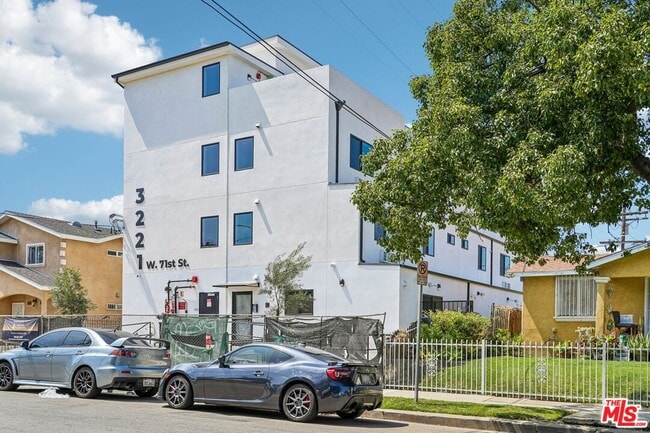 Building Photo - 3221 W 71st St