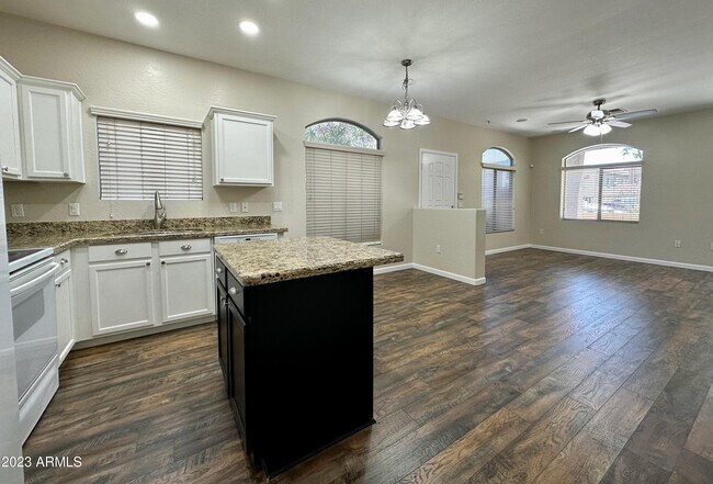 Foto del edificio - 18250 N 32nd St