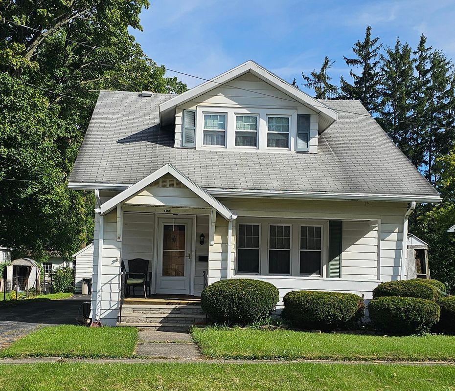 Primary Photo - 123 Swift St