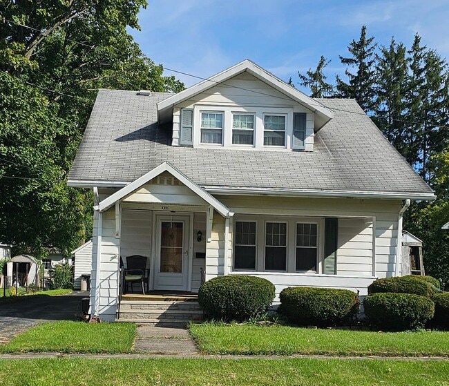 Building Photo - 123 Swift St
