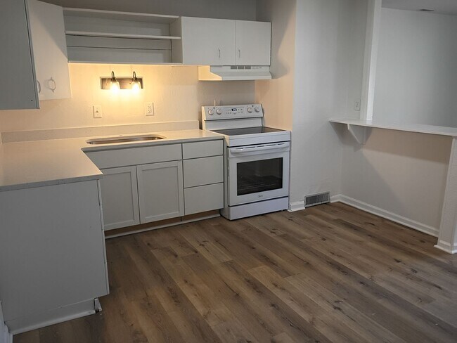 Foto del edificio - Updates....Updates.....Updates!!!! 3 Bed 2...