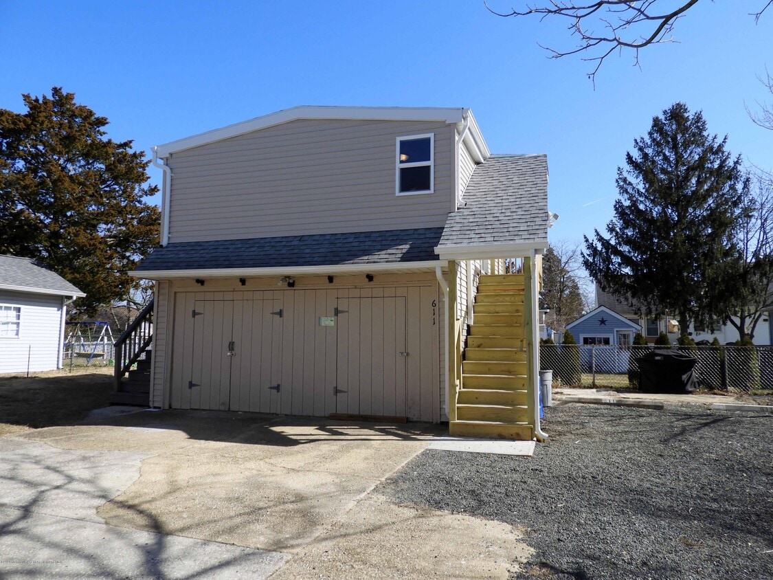 611 Navesink Ave, Ocean Gate, NJ 08740 Room for Rent in Ocean Gate