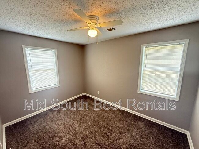 Foto del edificio - 331 Flynn Rd