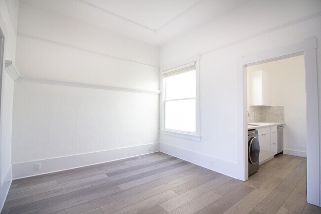 Building Photo - 643 Webster