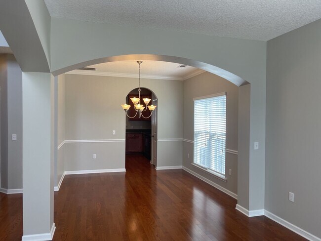 Building Photo - *Available Now* 72 Rhett Lane in Richmond ...