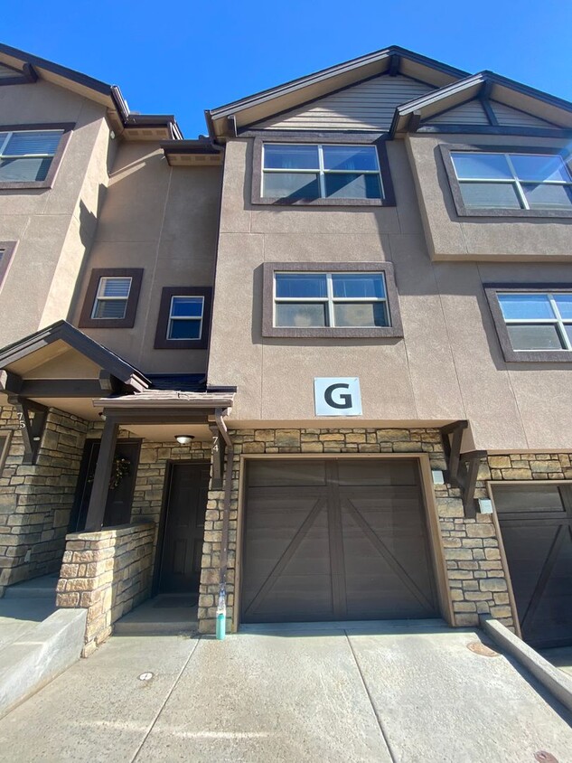 Foto principal - Two Bedroom Townhome Minutes from Downtown