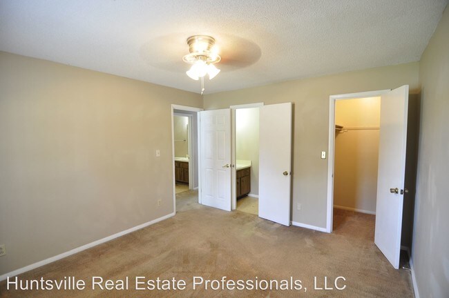 Building Photo - 12104 Carriage Ct SE