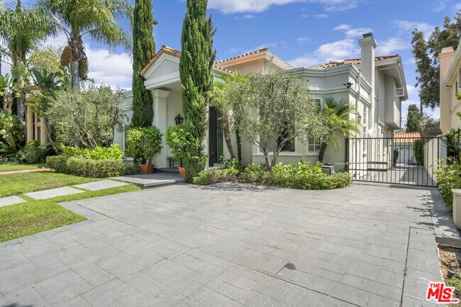Foto del edificio - 116 N Palm Dr