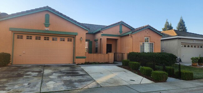 Foto del edificio - Large single story 4bd/3bath home in Elk Grove!!!