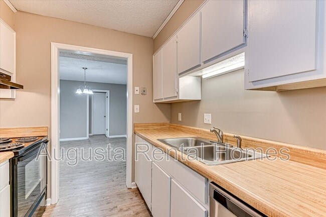 Foto del edificio - 3033 Old Powderhouse Rd