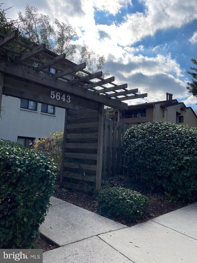 5643 Harpers Farm Rd Unit A, Columbia, MD 21044 Room for Rent in