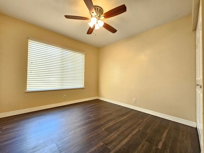 Building Photo - Beautiful home for Rent. Paid Solar, A/C, ...