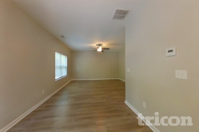 Building Photo - 4118 Lindbergh Wy