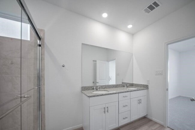 Building Photo - 8002 Horse Hvn Ln