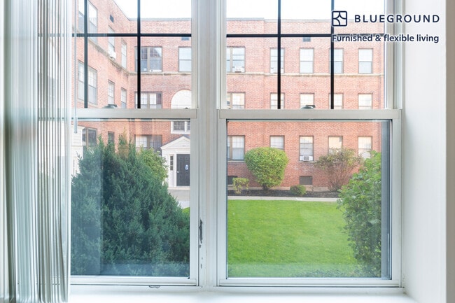 Building Photo - 266 Harvard St