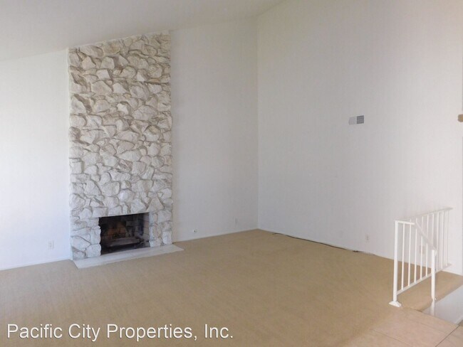 Building Photo - 6 br, 3 bath House - 9821 Kings Canyon Dr