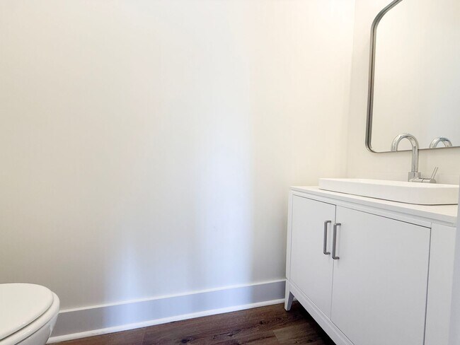 Building Photo - 3-Bedroom Home Steps from Resort-Style Pool with Jack-and-Jill Bath