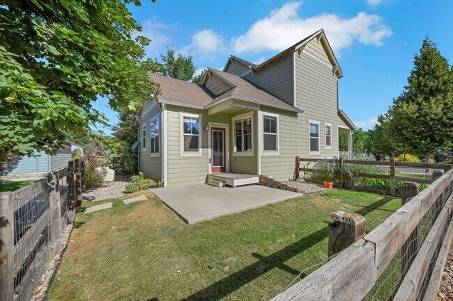 Foto del edificio - Charming 3br/3ba Bungalow in East-Central ...
