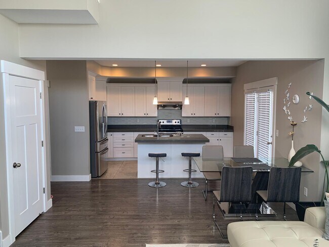 Building Photo - 6608 S Wallsburg Dr