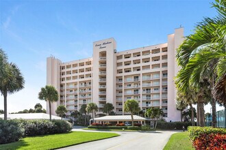 Building Photo - 5167 N Hwy A1A