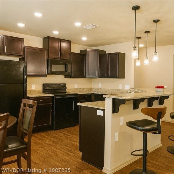 Foto del edificio - 6811 Veterans Ave