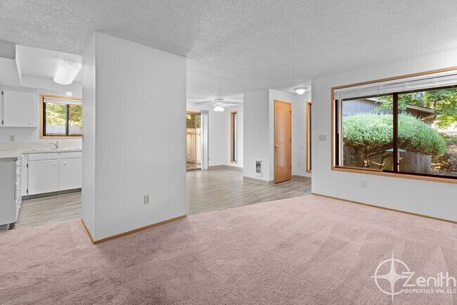 Foto del edificio - 3103 NE Whitman Ave