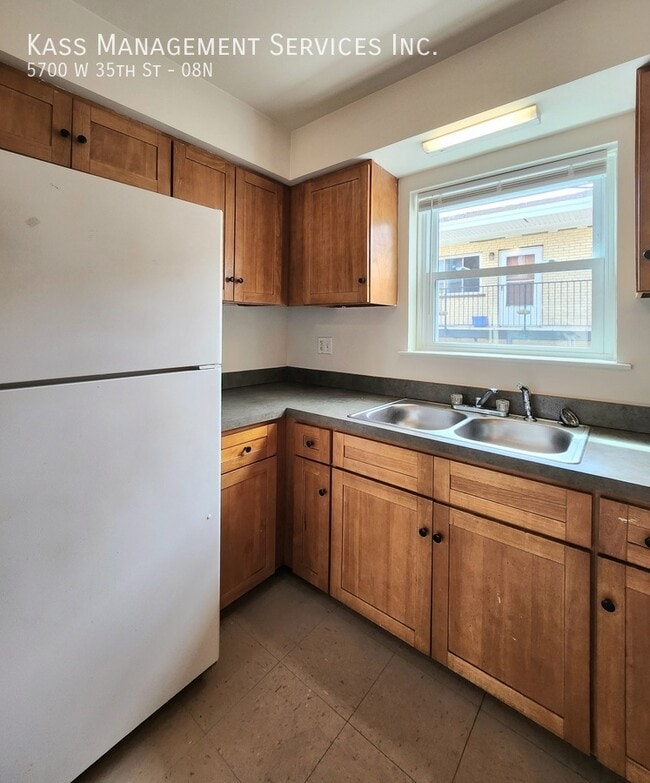 Building Photo - 5700 W 35th St