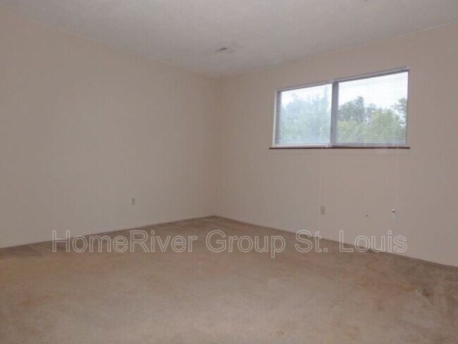 Building Photo - 920 W Texas Ave