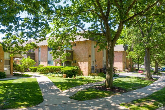 Building Photo - Pine Valley