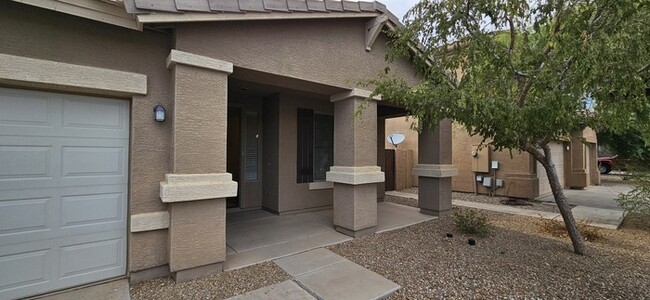 Foto del edificio - Huge 3 Bed+DEN, 2 Bath Home!