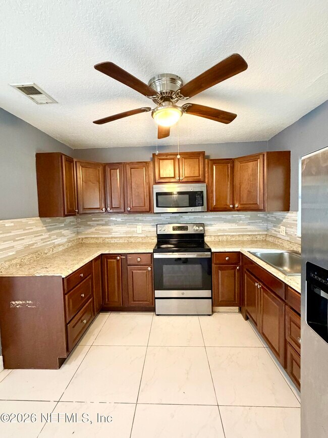 Building Photo - 5415 Lori Dr S
