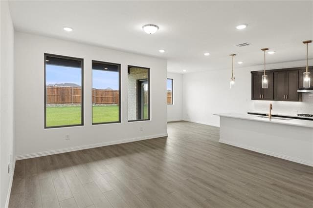 Foto del edificio - 744 Waterhouse Lk Dr