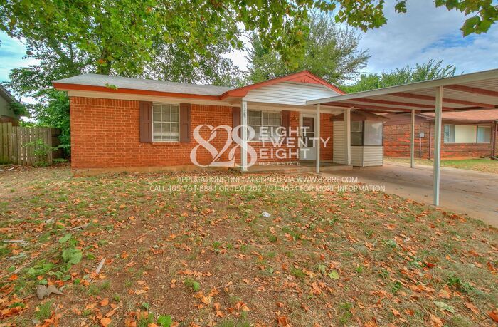 Primary Photo - 3 Bedroom/1 Bath Single Family Home Just M...