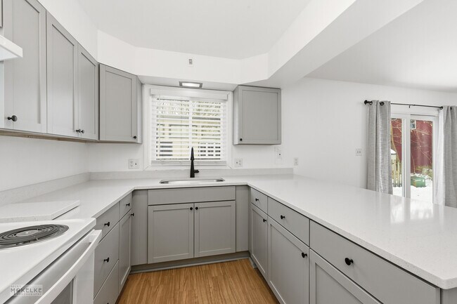 Foto del edificio - 105 W Somonauk St