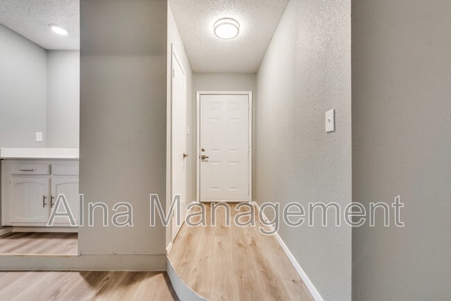 Building Photo - 9941 Dickens Dr