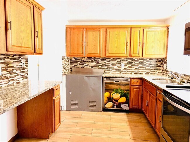 Foto del edificio - 178 Bates Rd