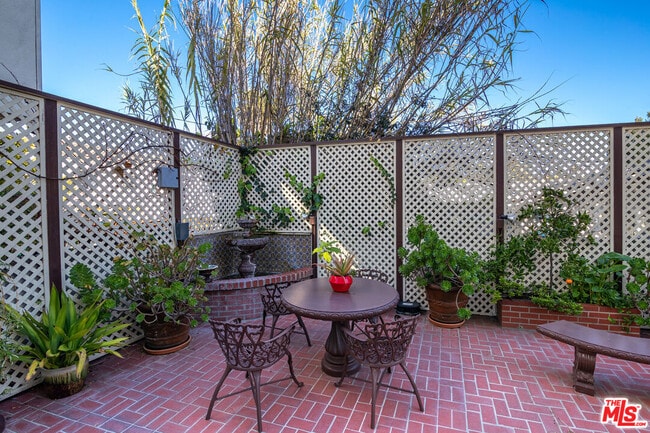 Building Photo - 2423 4th St