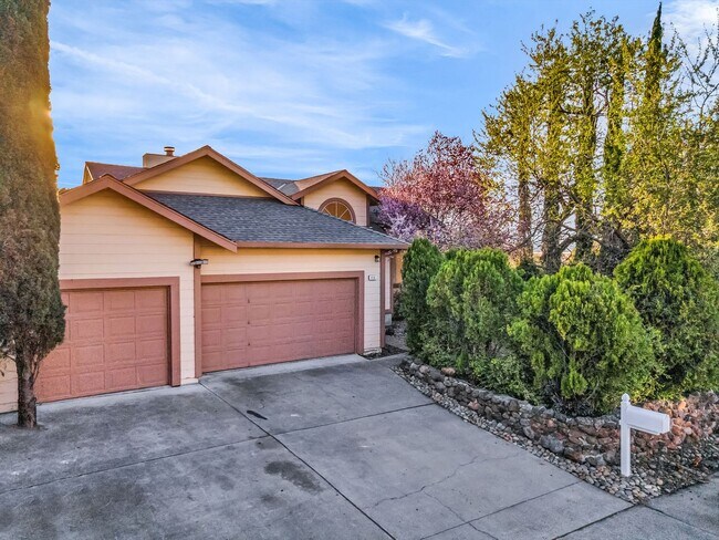 Foto del edificio - REMARKABLE VIEWS...LOTS OF PRIVACY IN YOUR OWN LITTLE WORLD..