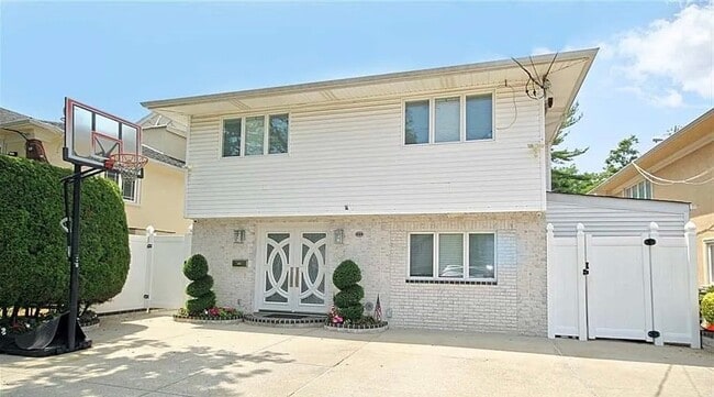 Building Photo - 344 Mayfair Dr S