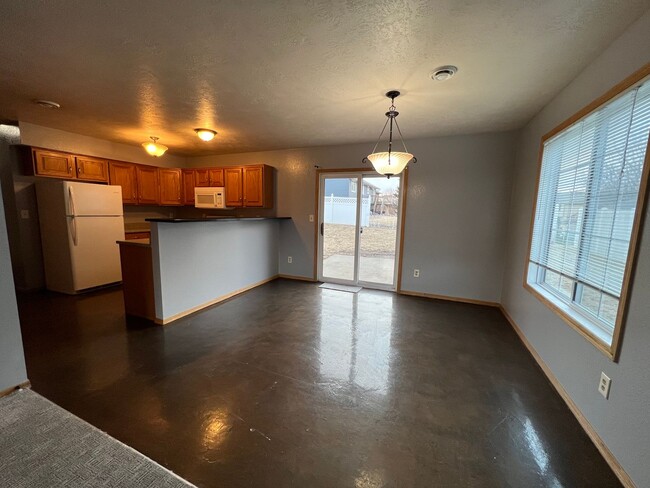 Building Photo - 1602 S Campbell Trail