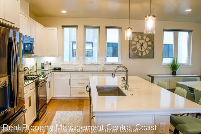 Foto del edificio - 3 br, 3 bath House - 2470 Victoria Ave.