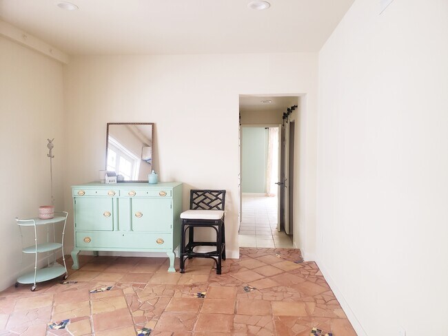 Building Photo - 7240 Estepa Dr