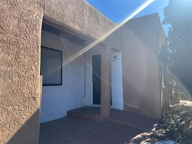 Foto del edificio - Classic Santa Fe home