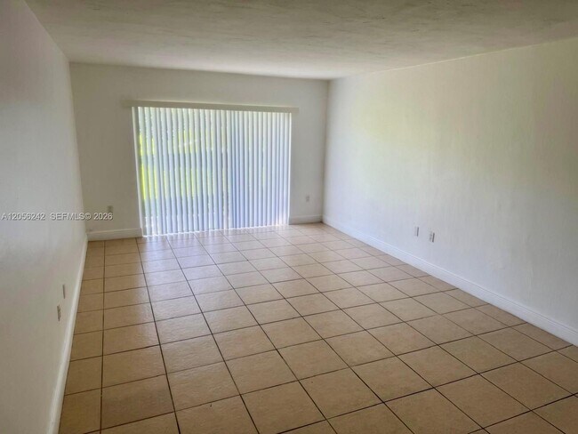 Foto del edificio - 7348 SW 82nd St