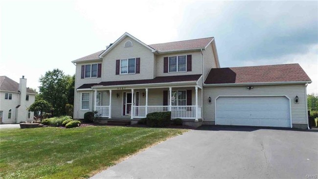 Foto del edificio - 6327 Hidden Meadow Dr