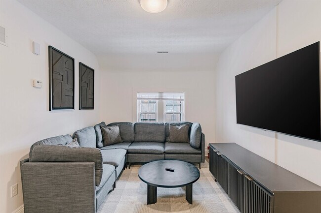 Foto del edificio - 11333 Bellflower Rd