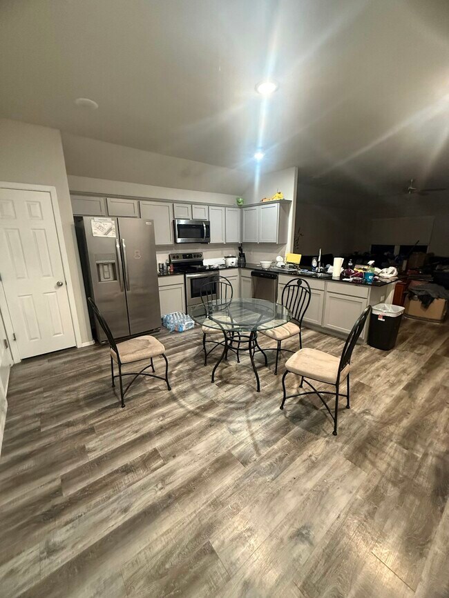 Building Photo - 530 Woodcreek Lp