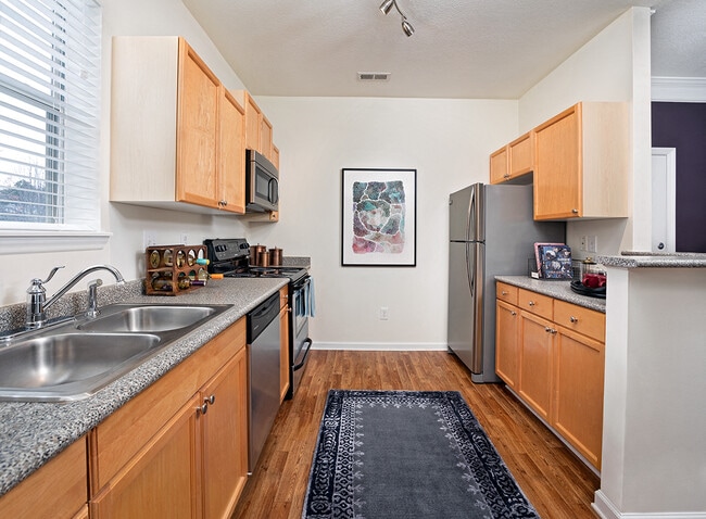 Sweetbriar Model Kitchen - Bexley Commons at Rosedale
