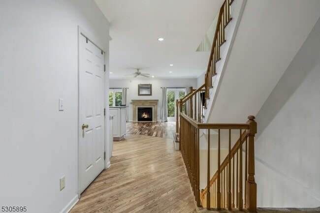 Building Photo - 5 Hidden Pond Ct