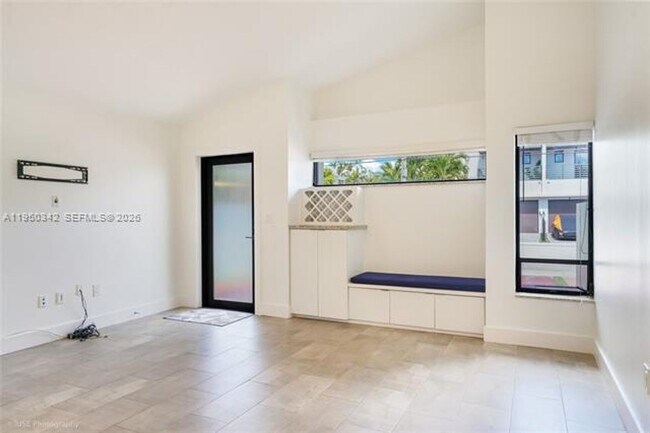 Building Photo - 1634 SW 19th Ter